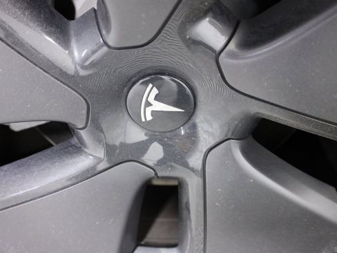 Used 2023 Tesla Model 3 Standard Range image 8