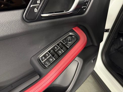 Certified 2026 Porsche Macan Turbo AWD/4WD image 21