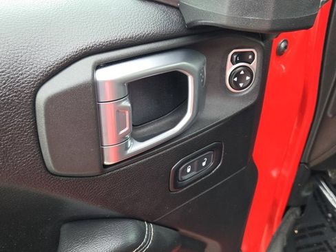 Used 2019 Jeep Wrangler Unlimited Sahara image 16