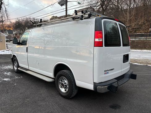 Used 2017 GMC Savana 2500 Van 3D image 4