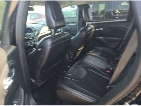 Used 2019 Jeep Cherokee Latitude Plus image 12