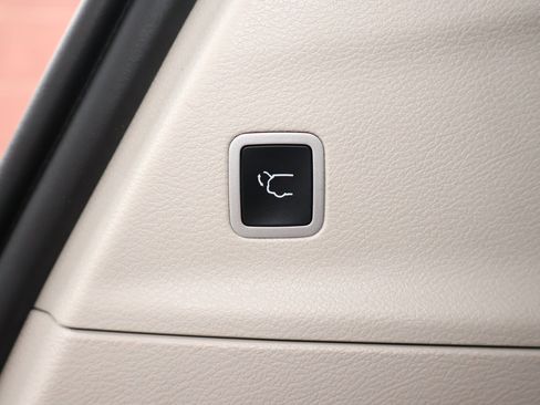 Used 2023 Chrysler Pacifica Touring-L FWD image 24