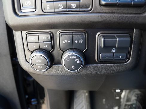 Certified 2024 Chevrolet Suburban High Country image 28