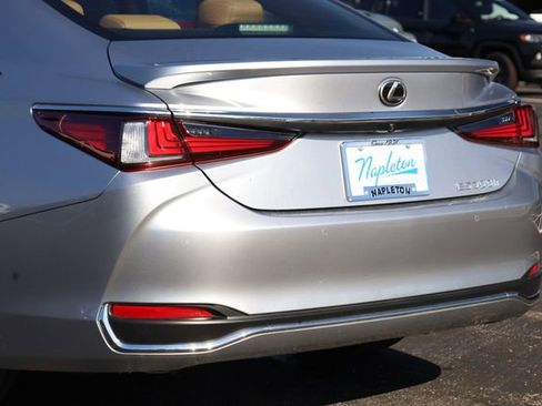 Used 2024 Lexus ES 300h w/ Premium Package image 7