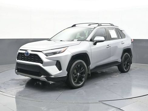 Used 2024 Toyota RAV4 SE AWD/4WD image 3