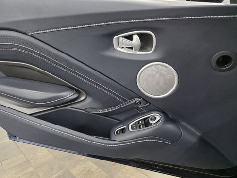Used 2021 Aston Martin V8 Vantage Roadster image 16