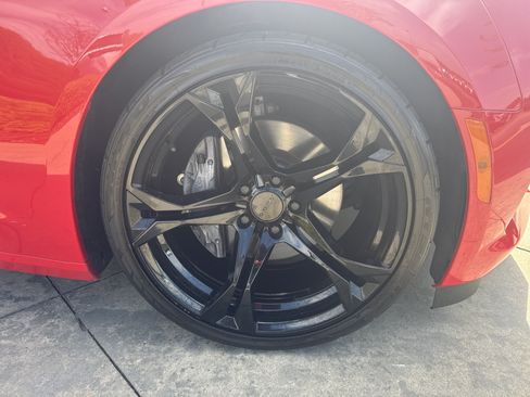 Used 2018 Chevrolet Camaro SS RWD image 3
