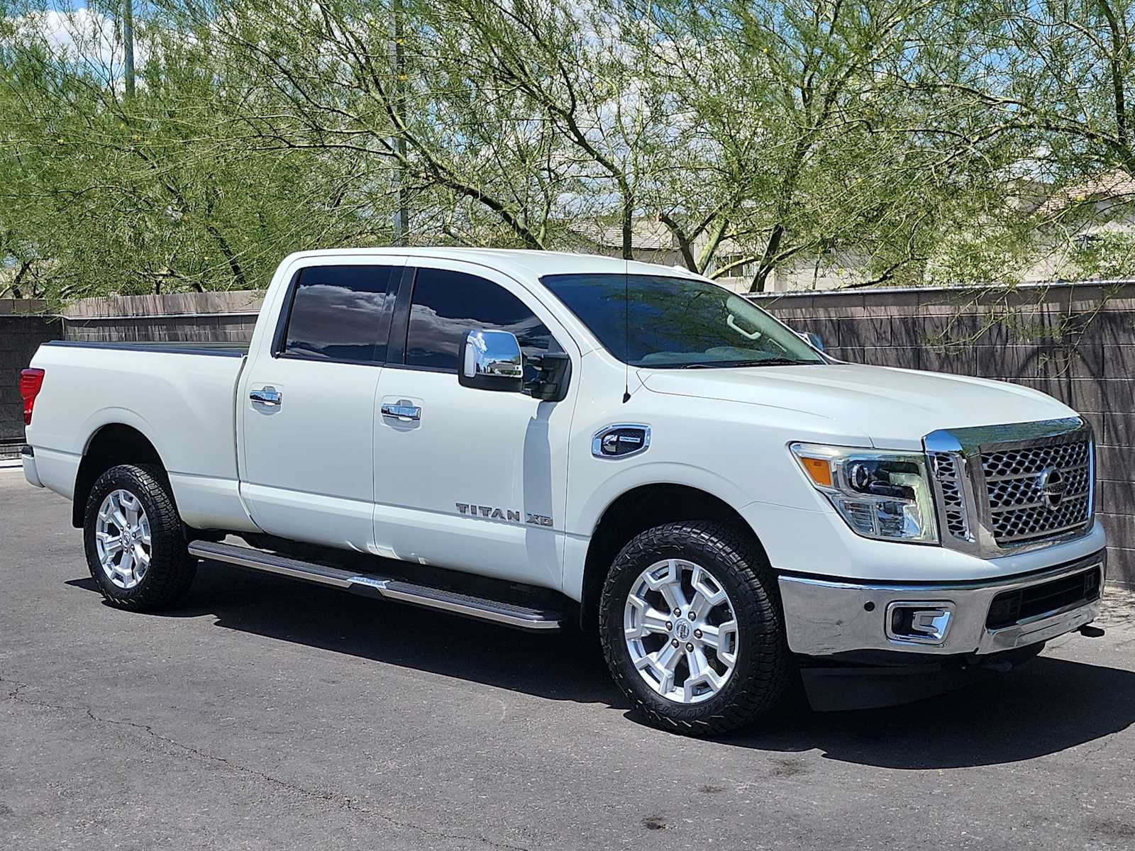 Used 2017 Nissan Titan SL RWD image 2