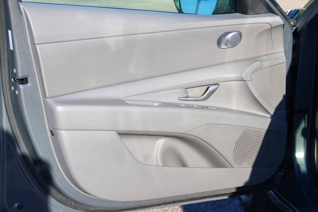 Used 2025 Hyundai Elantra Hybrid FWD image 10