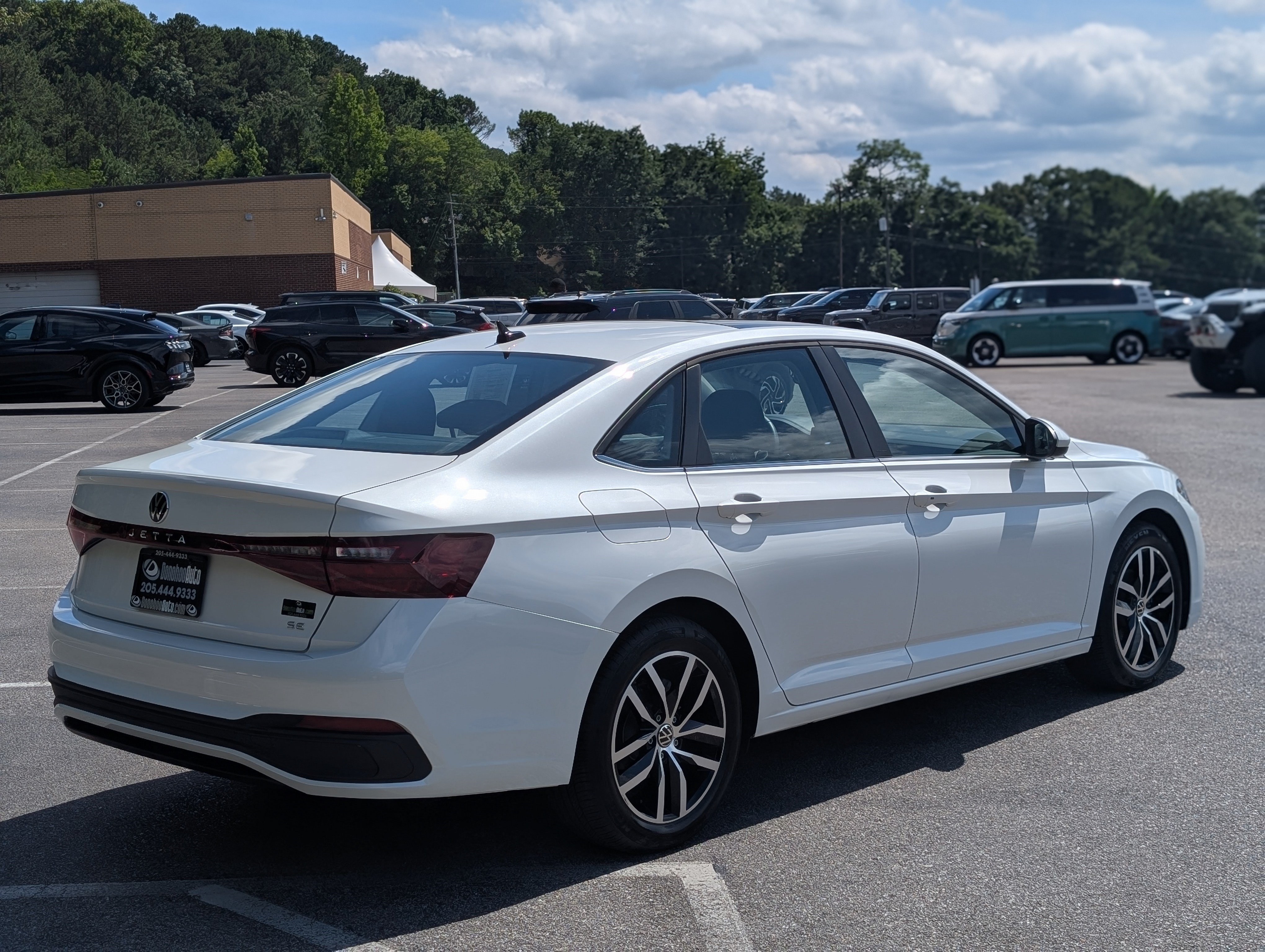 Used 2025 Volkswagen Jetta SE w/ Sunroof Package FWD image 9