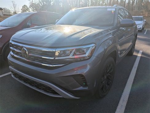 Certified 2023 Volkswagen Atlas Cross Sport SE w/ Panoramic Sunroof Package image 3
