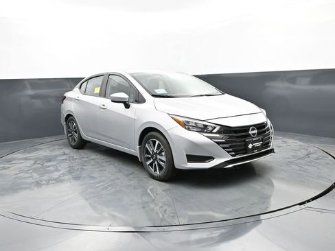 New 2025 Nissan Versa SV w/ Trunk Package FWD image 3