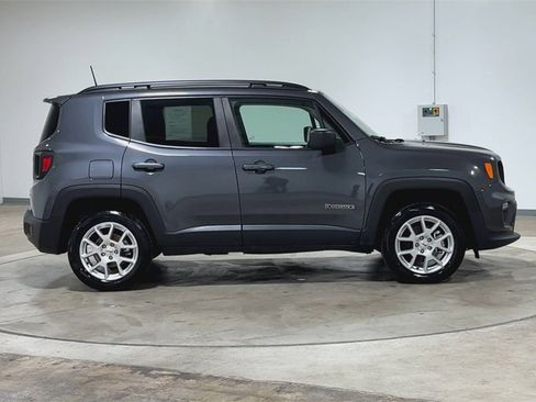 Used 2022 Jeep Renegade Latitude image 9