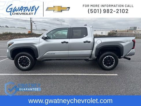 Used 2024 Toyota Tacoma TRD Off-Road image 8