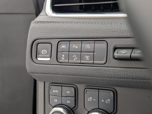 Used 2024 GMC Yukon Denali image 31