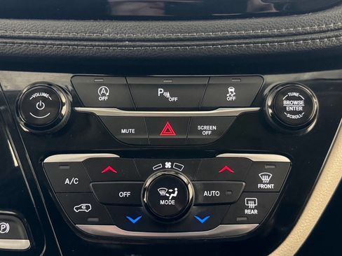 Used 2019 Chrysler Pacifica Limited image 39