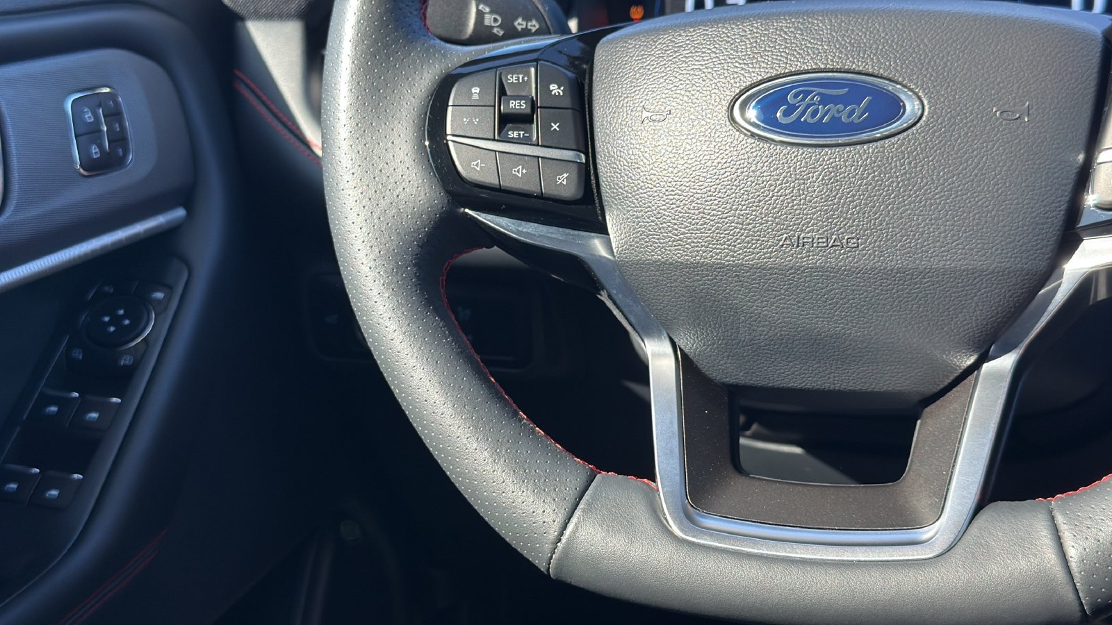 Used 2025 Ford Explorer ST-Line w/ Premium Package RWD image 16