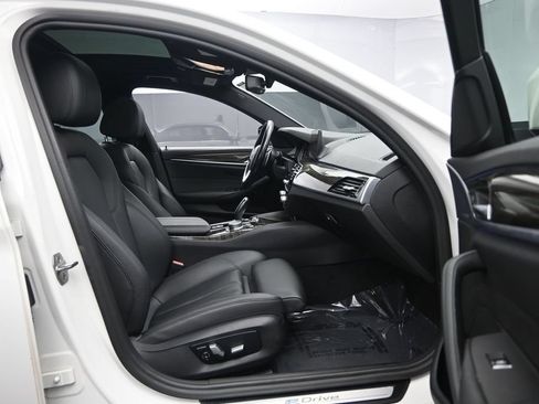 Used 2019 BMW 530e xDrive w/ Convenience Package AWD/4WD image 29