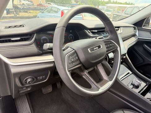Used 2023 Jeep Grand Cherokee L Limited w/ Luxury Tech Group II AWD/4WD image 15