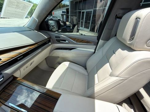 Used 2023 Cadillac Escalade Premium Luxury Platinum AWD/4WD image 25