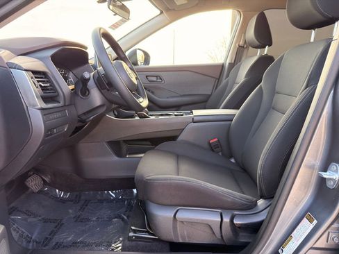 Used 2023 Nissan Rogue S image 22