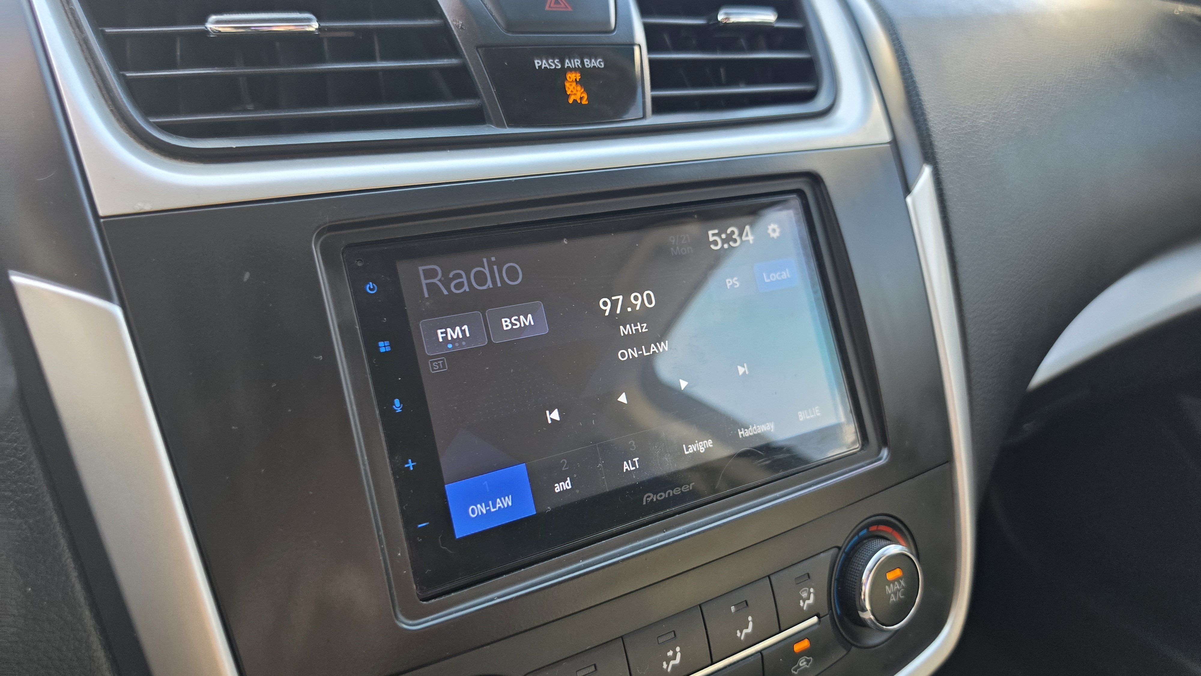Used 2017 Nissan Altima 2.5 SR w/ LED Appearance Package FWD image 33