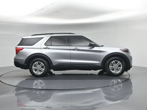 Certified 2023 Ford Explorer XLT RWD image 30