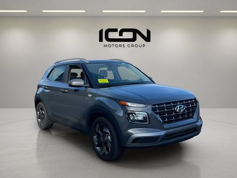 Used 2025 Hyundai Venue SEL FWD image 7