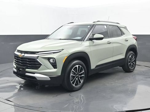 Used 2025 Chevrolet TrailBlazer LT FWD image 23