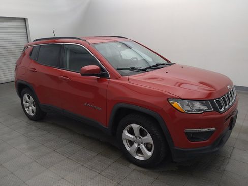 Used 2018 Jeep Compass Latitude w/ Cold Weather Group FWD image 11