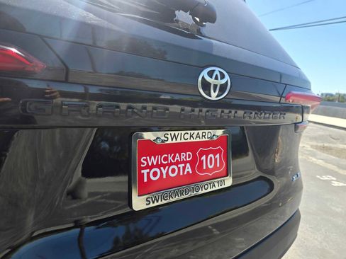 Used 2024 Toyota Grand Highlander AWD image 14