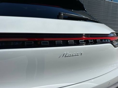 Used 2026 Porsche Macan AWD/4WD image 14