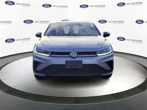 Used 2025 Volkswagen Jetta Sport image 8