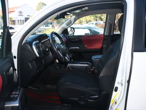 Used 2022 Toyota Tacoma SR5 image 7