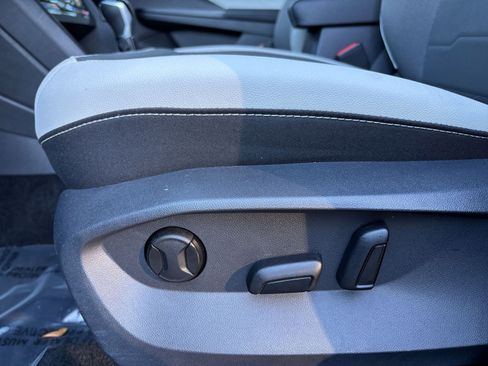 Used 2025 Volkswagen Taos SE image 23