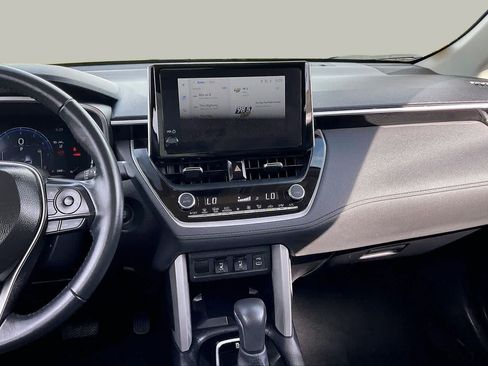 Used 2025 Toyota Corolla Cross XLE FWD image 7
