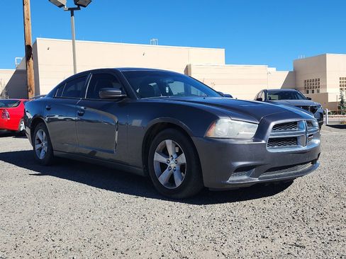 Used 2013 Dodge Charger SE w/ Connectivity Group image 3