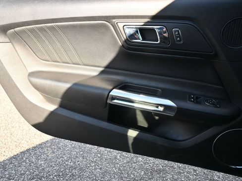 Used 2017 Ford Mustang Premium image 20