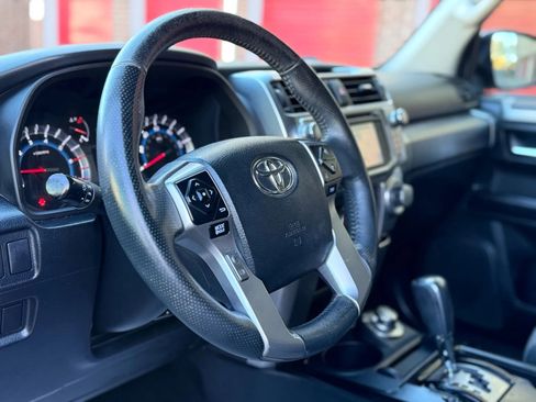 Used 2018 Toyota 4Runner SR5 image 12