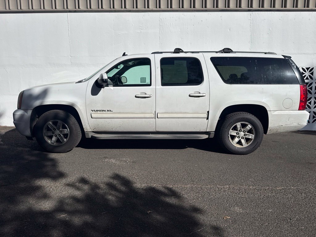 Used 2011 GMC Yukon XL SLE w/ Convenience Package RWD image 2