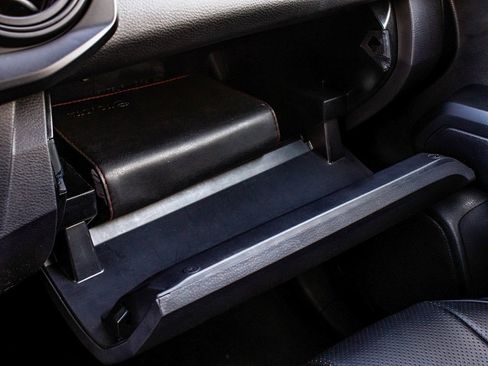 Used 2020 Toyota Tacoma SR image 18