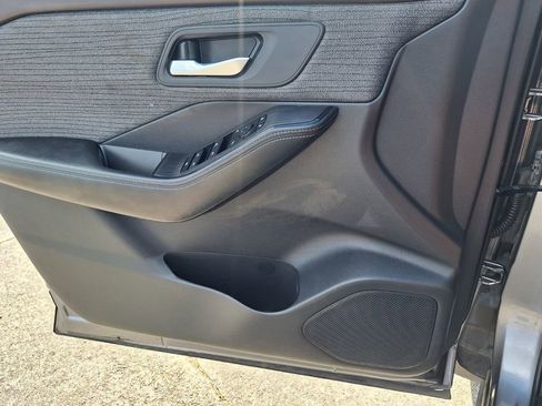 Used 2023 Nissan Rogue SV image 21