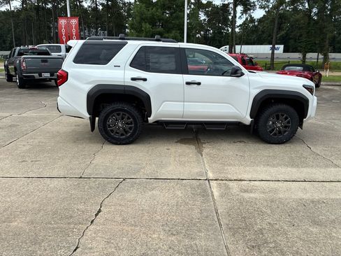 New 2026 Toyota 4Runner SR5 AWD/4WD image 8