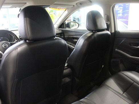 Used 2022 Nissan Sentra SR w/ SR Premium Package image 15