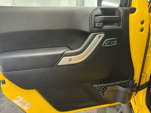 Used 2015 Jeep Wrangler Rubicon w/ Connectivity Group image 14