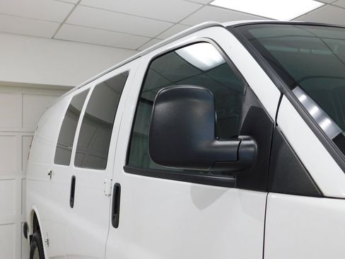 Used 2017 GMC Savana 2500 RWD image 9