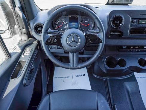Used 2025 Mercedes-Benz Sprinter 2500 image 14