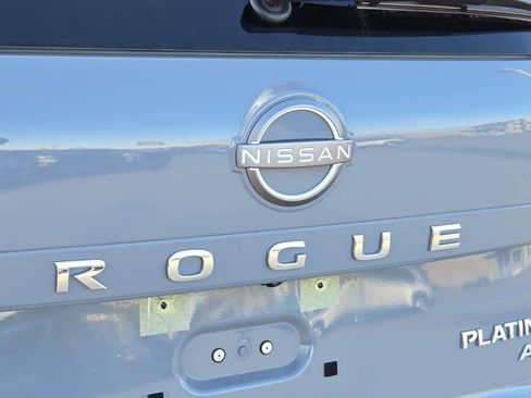 Used 2022 Nissan Rogue Platinum w/ Head-Up Display Package image 14