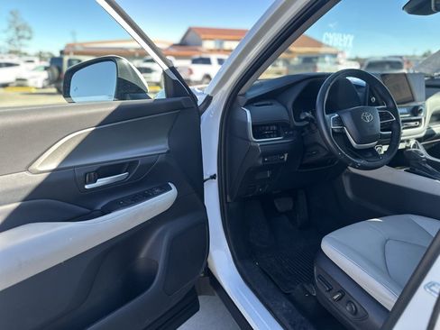 Used 2024 Toyota Grand Highlander XLE image 13