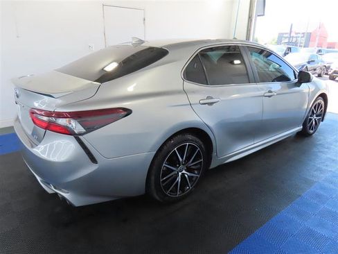 Used 2021 Toyota Camry SE image 13